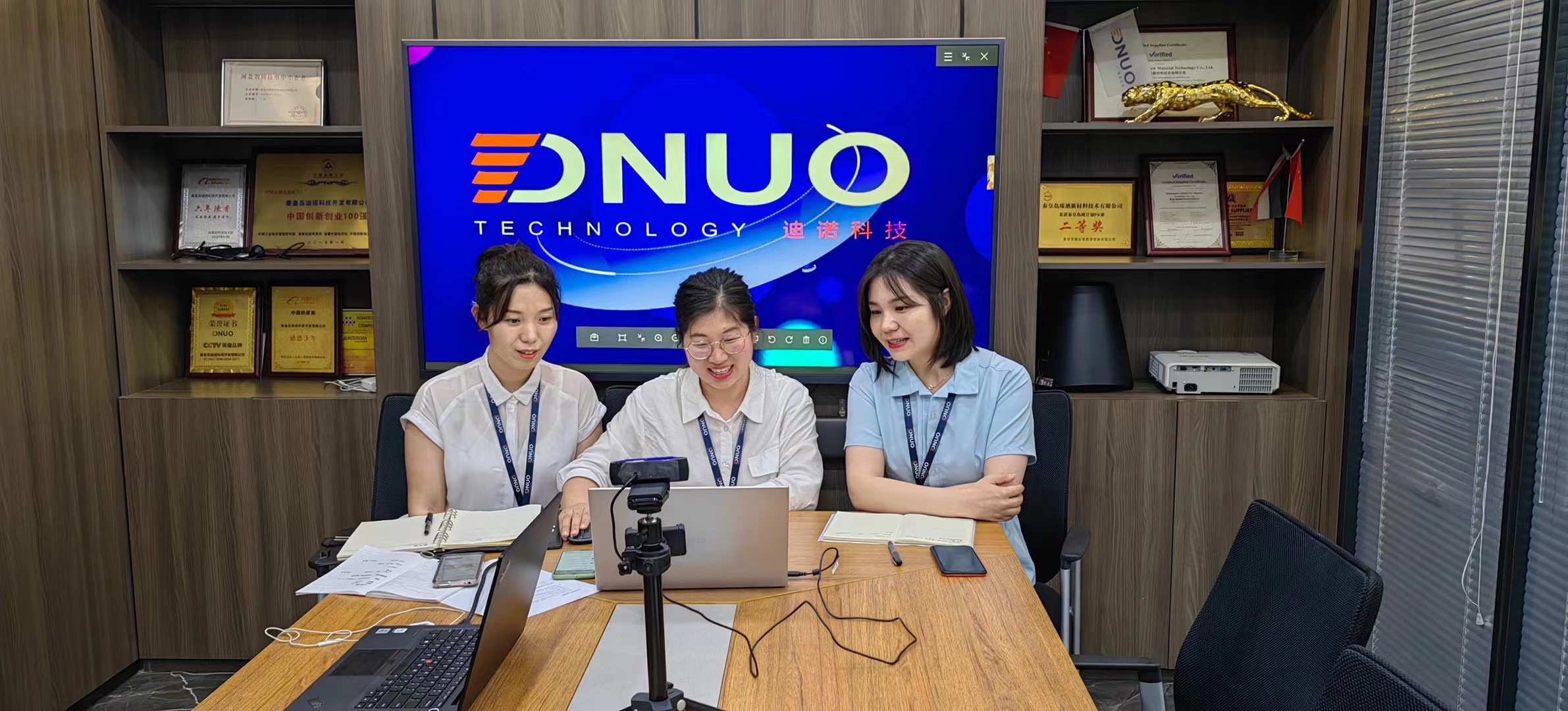 Título: Conoce a Dinuo en la plataforma Alibaba